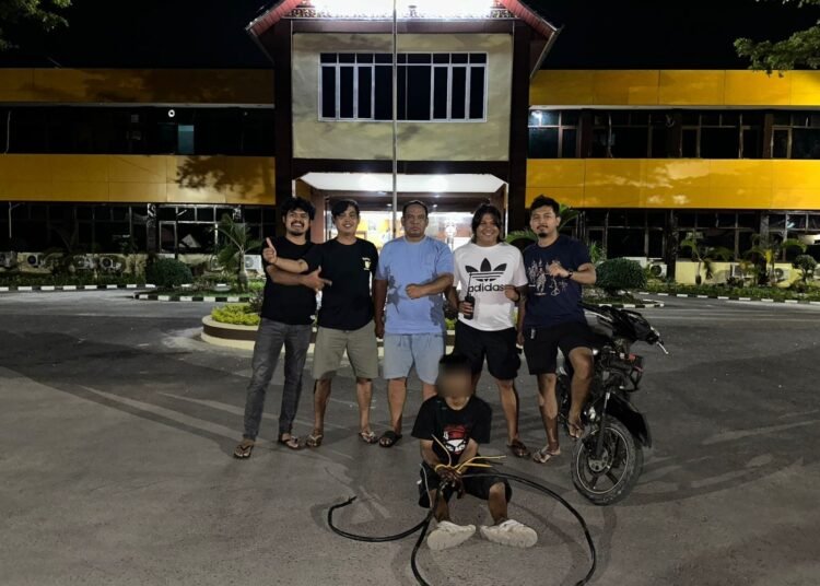 Seorang pria berinisial AJ (24) diamankan setelah tertangkap tangan melakukan pencurian kabel pada tower milik Telkomsel di kawasan Pasar Ambacang, Kecamatan Kuranji.