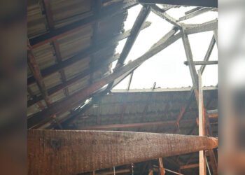 Disambar Petir, Atap Rumah Warga di Tanah Datar Bolong