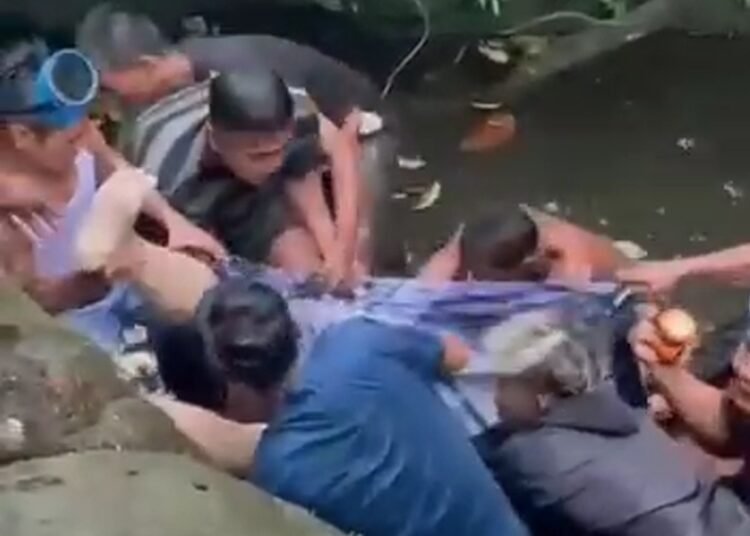 Seorang remaja tewas karena tenggelam saat mandi di sungai di Jorong Banjaranah, Nagari Pangkalan, Kecamatan Pangkalan Koto Baru, Kabupaten Limapuluh Kota, pada Jumat (3/4/2026) sore. Foto: Tangkapan layar media sosial