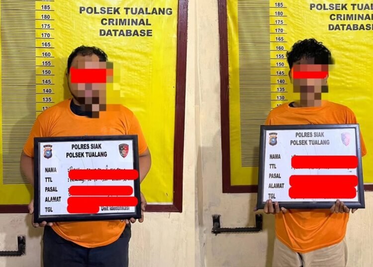 Polisi menangkap dua dua warga Kecamatan Tualang, Kabupaten Siak, Riau, karena mencuri sehelai seng. Foto: Polsek Tualang
