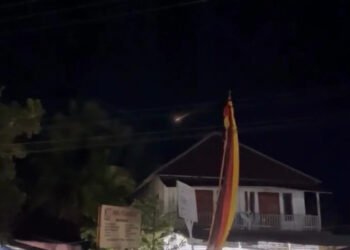 Video: Heboh, Warga Pesisir Selatan Rekam Benda Langit Berekor Api di Mandeh