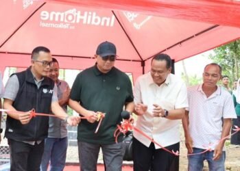 Wako Pariaman Dampingi Wakil Ketua Komisi VI DPR RI Resmikan BTS Telkomsel di Kajai
