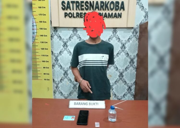 Polisi menangkap seorang pemuda di di Korong Simpang, Nagari Koto Tinggi Kuranji Hilir, Kecamatan Sungai Limau, Padang Pariaman, pada Senin (30/3/2026) sekitar pukul 23.00 WIB karena diduga akan berpesta sabu-sabu. Foto: Polres Pariaman