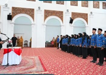 Wali Kota Bukittinggi Serahkan SK kepada 58 PNS dan SK Pensiun Birokrat Senior