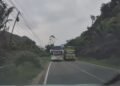 Video: Nyaris Tabrakan Maut, Aksi Bus Pelat Sumbar Salip di Jalur Berlawanan di Lintas Sumatera
