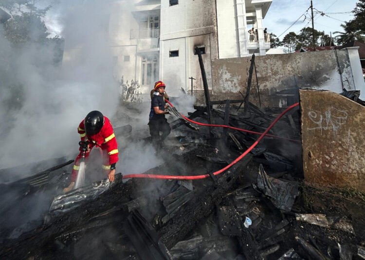Sebuah rumah gadang ludes terbakar di kawasan Singkayan, Jorong Kelarasan Tanjung, Nagari Minangkabau, Kecamatan Sungayang, pada Rabu (8/4/2026) pagi. Foto: Damkar Tanah Datar