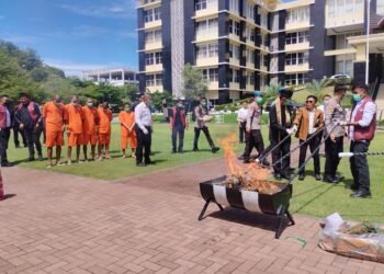 9,9 Kg Sabu-Sabu dan 108 Kg Ganja dari 10 Tersangka Dimusnahkan Polisi di Sumbar