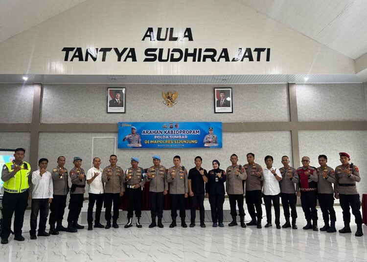 Kapolres Sijunjung, AKBP Willian Harbensyah, menerima kunjungan Kepala Bidang Profesi dan Pengamanan (Kabid Propam) Polda Sumbar, Kombes Pol Siswantoro, beserta jajaran, di Mapolres Sijunjung, pada Kamis (9/4/2026) pukul 14.00 WIB.