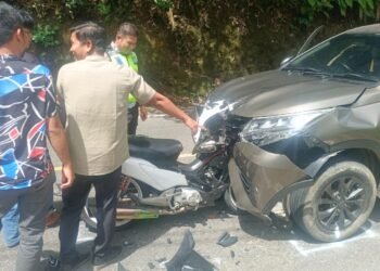 Motornya Tabrakan dengan Mobil di Pasaman, Pengendara Patah Pergelangan Tangan
