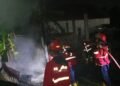 3 Gudang Peralatan Bangunan Terbakar di Padang, 4 Mobil dan 60 Pemadam Dikerahkan