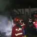 3 Gudang Peralatan Bangunan Terbakar di Padang, 4 Mobil dan 60 Pemadam Dikerahkan