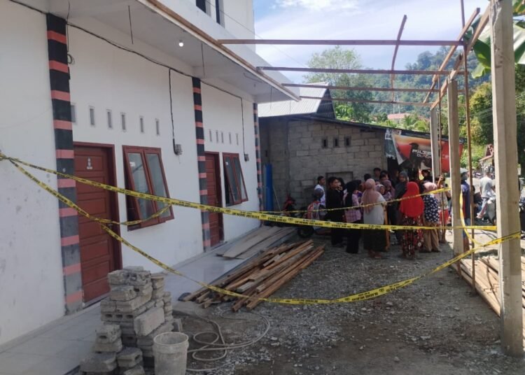 Mahasiswa Politeknik Negeri Padang inisial FDA (23) yang tewas tergantung di kamar kosnya di kawasan Jalan Jawa Gadut, Kecamatan Pauh, pada Sabtu (11/4/2026) pagi.