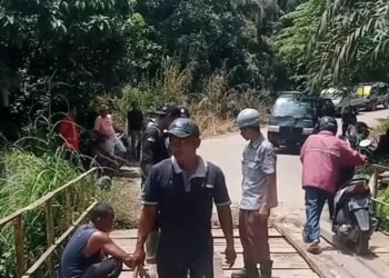 Pemkab Dharmasraya Gerak Cepat, Jembatan Rusak di Timpeh Mulai Diperbaiki