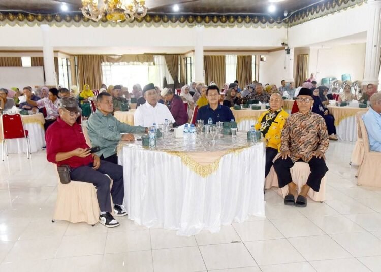 Wakil Wali Kota Pariaman, Mulyadi, menghadiri sekaligus membuka secara resmi pertemuan kedua kegiatan silaturahmi dan halalbihalal Purna purna aparatur sipil negara (ASN) Sabiduak Sadayuang di Balairung Rumah Dinas Wali Kota, Rabu (15/4/2026).