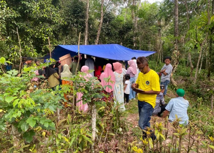 Seorang penambang dilaporkan tewas setelah tertimpa pohon tumbang di lokasi pertambangan emas tanpa izin (PETI) di Bukik Malintang, Nagari Ganggo Hilia, Kecamatan Bonjol, Kabupaten Pasaman, Rabu (15/4/2026) sekitar pukul 10.00 WIB.