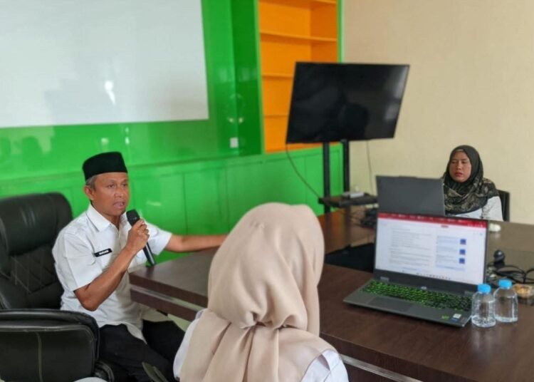 Pemerintah Kabupaten (Pemkab) Solok Selatan memberikan fasilitasi serta pendampingan langsung dalam pengurusan perizinan Koperasi Desa Merah Putih (KDMP) di seluruh nagari.