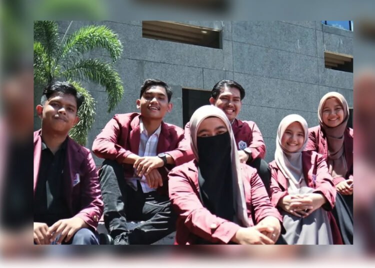 Sebanyak enam mahasiswa Program Studi Bahasa dan Sastra Arab Universitas Islam Negeri (UIN) Imam Bonjol (IB) Padang lulus dalam program kolaborasi antara Badan Riset dan Inovasi Nasional (BRIN) melalui Pusat Riset Manuskrip, Literatur, dan Tradisi Lisan (PR MLTL), Yayasan Arsari Djojohadikusumo (YAD), dan Universitas Andalas.