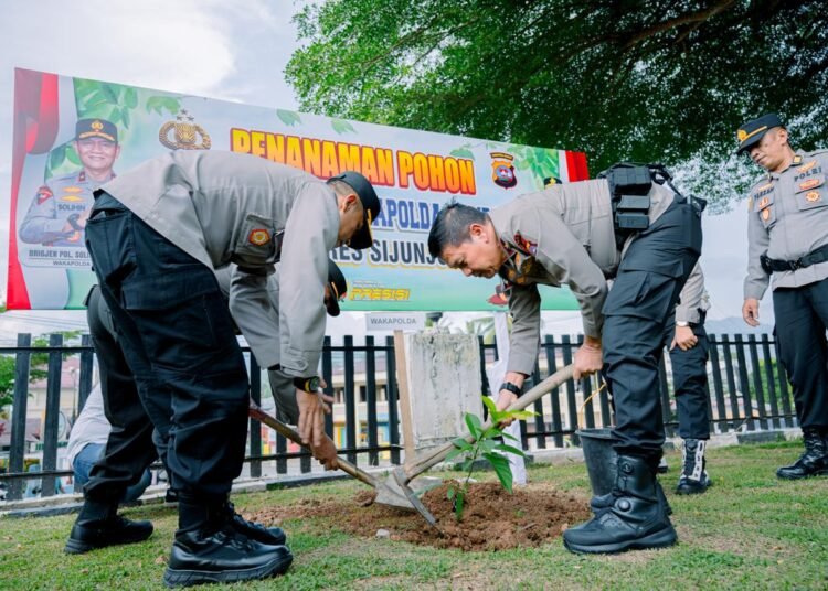 Wakil Kepala Kepolisian Daerah (Waka Polda) Sumatera Barat, Brigjen Pol Solihin melakukan kunjungan kerja ke Mapolres Sijunjung, Jumat (17/04/2026) sekitar pukul 17.00 WIB.