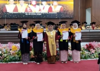 Wisuda ke-95, UIN Imam Bonjol Padang Beri Beasiswa S2 untuk Empat Lulusan Terbaik