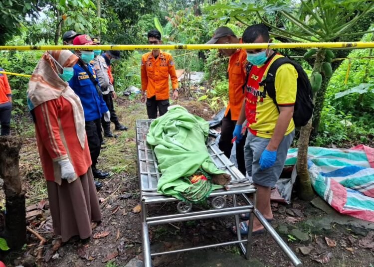 Warga Jorong Tarok, Nagari Andaleh, Kecamatan Luak, Kabupaten Limapuluh Kota, digegerkan dengan penemuan sesosok mayat pria pada Minggu (19/4/2026) pagi.