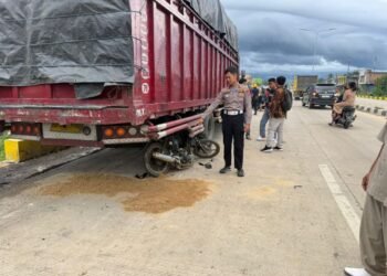 Tragis! Pengendara Motor Tewas Usai Tabrak Truk Parkir di Dharmasraya
