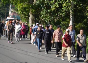 Wali Kota Padang Panjang Hendri Arnis memimpin kegiatan aparatur sipil negara (ASN) di Lapangan Bancalaweh, Rabu (22/4/2026).