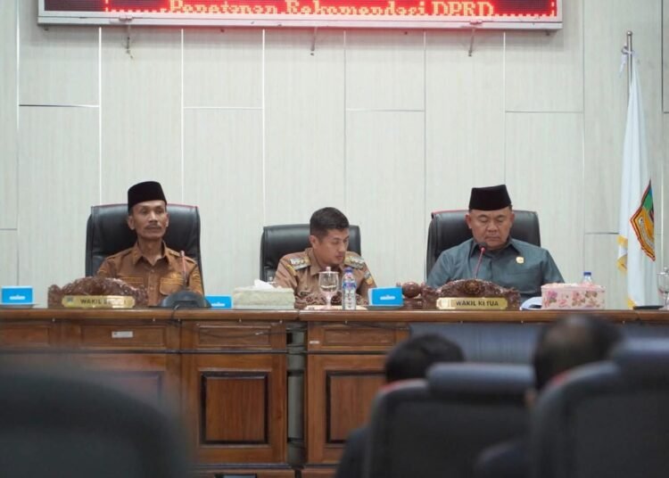 Pemerintah Kabupaten (Pemkab) Solok Selatan memperkuat dukungan terhadap pelaksanaan program unggulan Satu Jorong Satu Rumah Tahfidz melalui Peraturan Daerah tentang Fasilitasi Pendidikan Al-Quran yang disahkan dalam Rapat Paripurna DPRD, pada Selasa (21/4/2026).