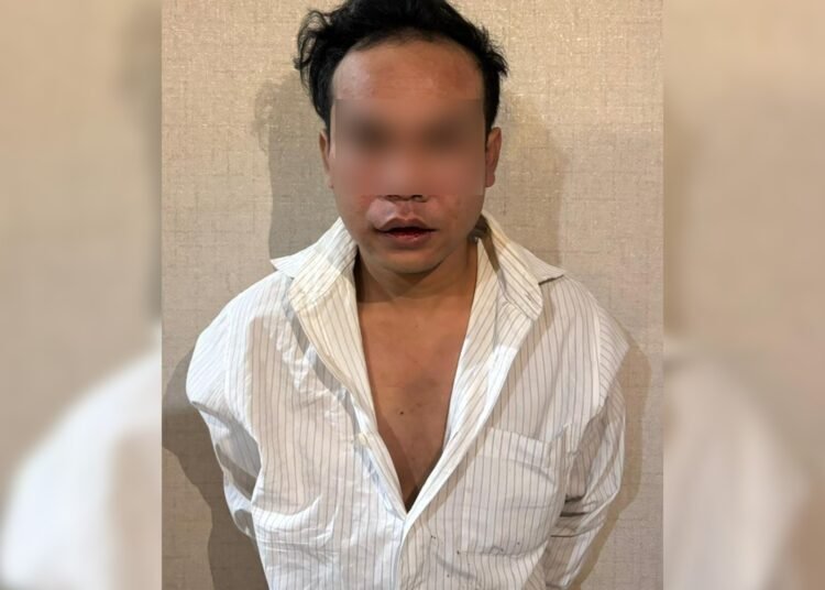 Polisi menangkap seorang pria di sebuah rumah di Perumahan Santur, Desa Santur, Kecamatan Barangin, Kota Sawahlunto, Sumatera Barat (Sumbar), pada Rabu (22/4/2026) malam atas dugaan pencurian sepeda motor. Foto: Polres Sawahlunto