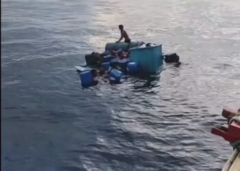 Video: Detik-Detik Nelayan Asal Agam Terombang-ambing di Perairan Mentawai, Bertahan Pakai Fiber hingga Dievakuasi