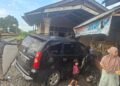 Xenia Lepas Kendali, Tabrak Truk, Motor, dan Warung di Padang Pariaman