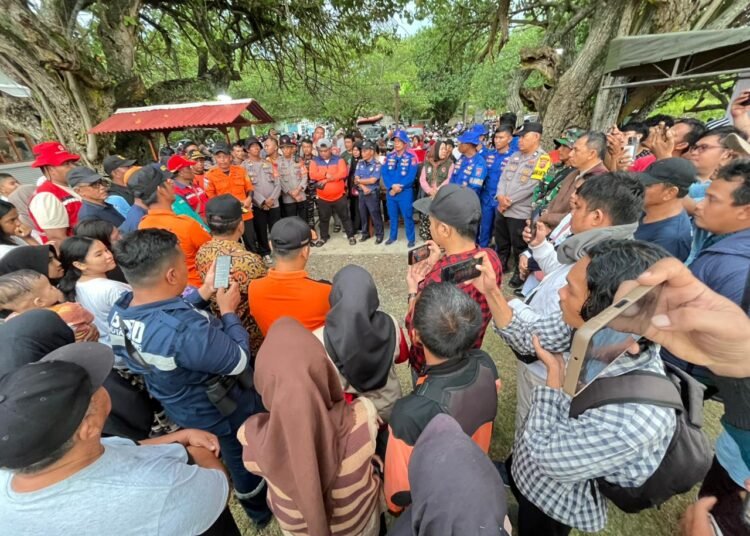 Tim SAR gabungan pada Jumat (24/4/2026) sore mengumumkan penghentian pencarian dua siswa SD yang tenggelam di laut di belakang kampus Universitas Bung Hatta, Kelurahan Ulak Karang, Kecamatan Padang Utara, Kota Padang. Foto: BPBD Padang