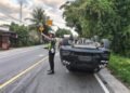 Tabrakan denga Sesama Mobil di Padang Pariaman, Wuling Terbalik di Jalan