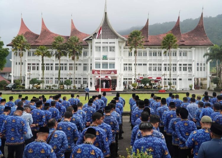 Pemerintah Kota (Pemko) Padang Panjang menggelar upacara peringatan Hari Otonomi Daerah (Otda) ke-30 di halaman Balai Kota, Senin (27/4/2026).