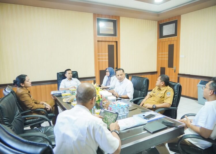Bupati Dharmasraya, Anisa, melakukan pertemuan dengan Kepala Balai Pelaksanaan Jalan Nasional (BPJN) Sumatera Barat, Elsa Putra Friandi, di Padang, Senin (27/4/2026).