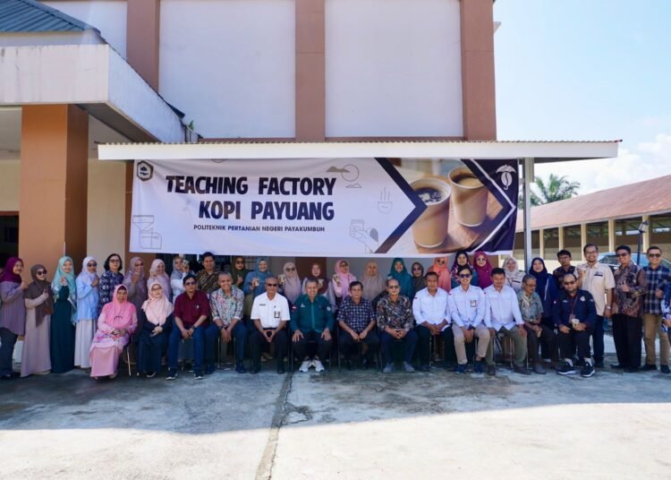 Politeknik Pertanian Negeri Payakumbuh (PPNP) meluncurkan pembelajaran berbasis industri atau Teaching Factory (TEFA) dengan branding Kopi Payuang, pada Rabu (22/4/2026).