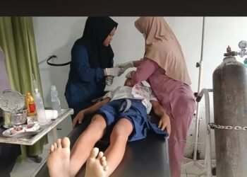 Pelajar Berboncengan Tabrak Truk Tangki CPO di Pesisir Selatan, Satu Luka Serius