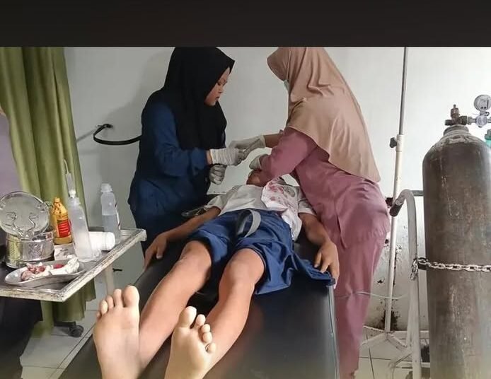 Kecelakaan terjadi di Jalan Padang–Painan, Tarusan, Pesisir Selatan. Sepeda motor yang dikendarai pelajar menabrak truk tangki CPO, satu korban mengalami luka serius.