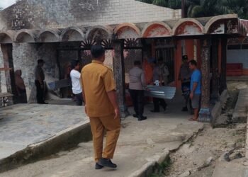 Kapolres Sijunjung Beri Korban Kebakaran di Nagari Kunpar Seng 5 Kodi