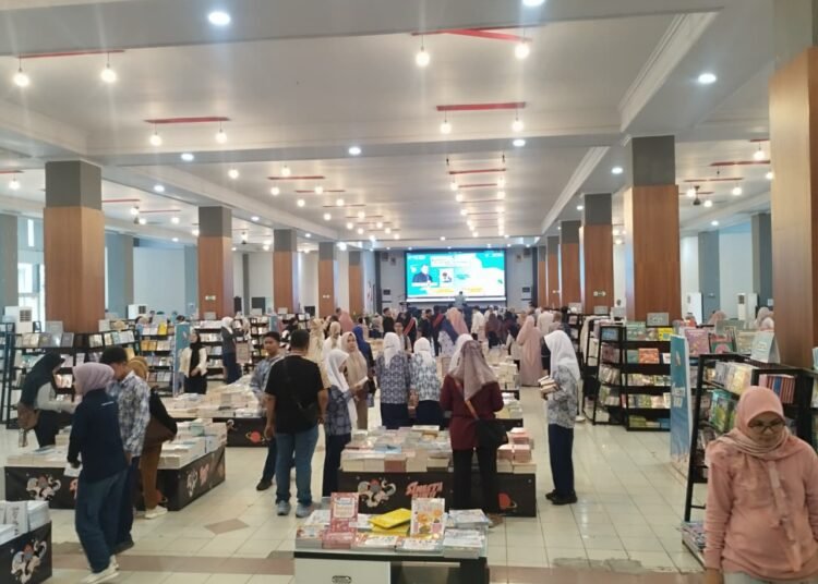 Pemerintah Kota Padang menggelar festival literasi selama 10 hari, mulai 24 April hingga 3 Mei 2026, sebagai upaya meningkatkan minat baca masyarakat sekaligus memperkuat ekosistem literasi di daerah.