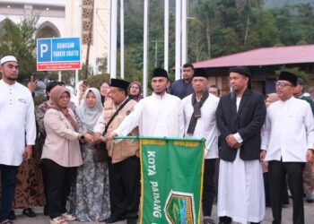 Wawako Padang Panjang Lepas Keberangkatan Jemaah Haji, Ingatkan Jaga Kesehatan