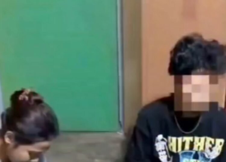 Sepasang kekasih diduga digerebek warga di sebuah kamar kontrakan di Jorong Guguak, Kabupaten Limapuluh Kota, Sumatera Barat, pada Rabu (29/4) malam. Foto: Tangkapan layar media sosial