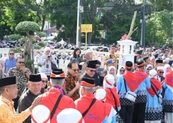 Wali Kota Bukittinggi Lepas 253 Calon Jemaah Haji Kloter, Tekankan Jaga Kesehatan Selama Ibadah