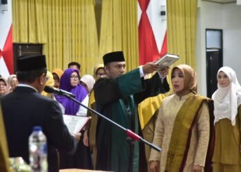 Bupati Padang Pariaman Lantik Asisten Administrasi Umum Sekretariat Daerah, Tekankan Disiplin dan Integritas