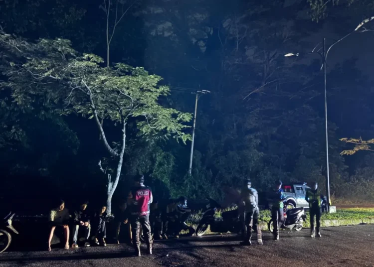 Aksi balap liar yang meresahkan warga di kawasan Wisata Kandih, Kota Sawahlunto, dibubarkan polisi pada Sabtu malam (25/4/2026).