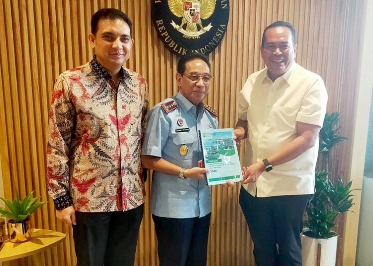 Wali Kota Pariaman, Yota Balad, melakukan kunjungan kerja ke Kantor Pusat Kementerian Kesehatan Republik Indonesia di Kuningan, Jakarta Selatan, Selasa (19/5), guna membahas kelanjutan pembangunan dan peningkatan status RSUD dr. Sadikin.