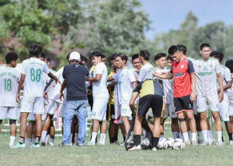 Pemain PSPP Padang Panjang sedang latihan. Foto: IST