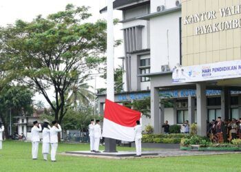 Wawako Payakumbuh Pimpin Upacara Hardiknas 2026, Tegaskan Komitmen Penguatan Pendidikan
