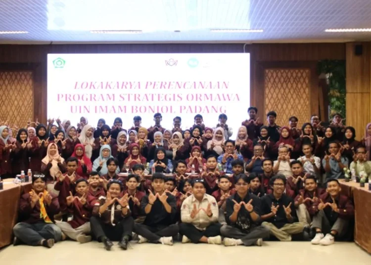 Sebanyak 108 orang peserta mengikuti kegiatan Lokakarya Perencanaan Program Strategis Organisasi Mahasiswa UIN Imam Bonjol Padang Tahun 2026 di Hotel Imam Bonjol pada 21—23 Mei 2026. Foto: UIN Imam Bonjol