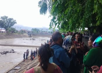Cari Rongsokan, Pemulung Terpeleset dan Hanyut di Kanal Banjir Padang