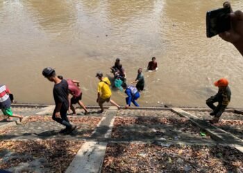 Hanyut di Kanal Banjir di Padang, Pemulung Ditemukan Tewas